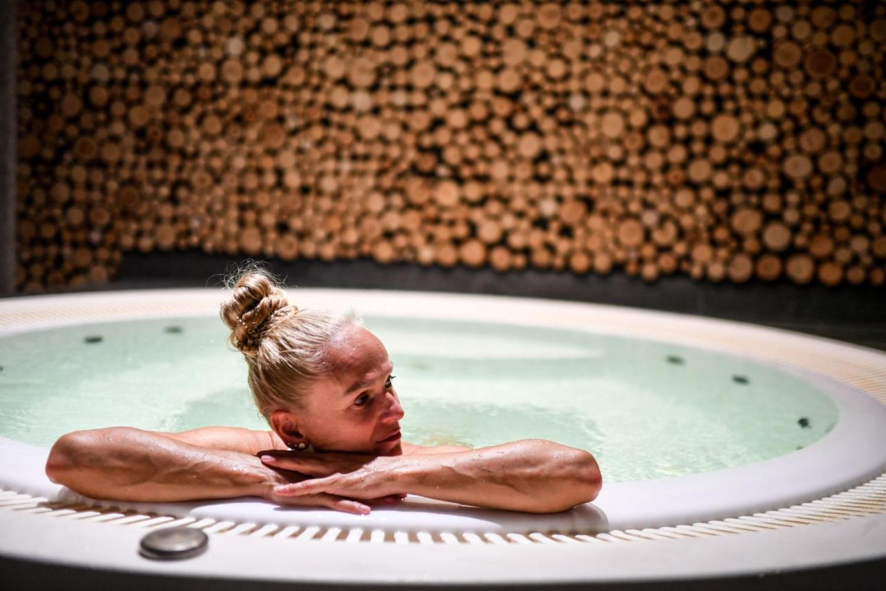 Hotel Bonifacio SPA&SPORT Resort Sochocin Esterno foto